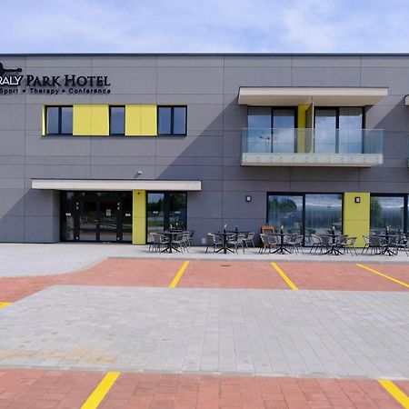 Kiraly Park Hotel 솜버트헤이 외부 사진