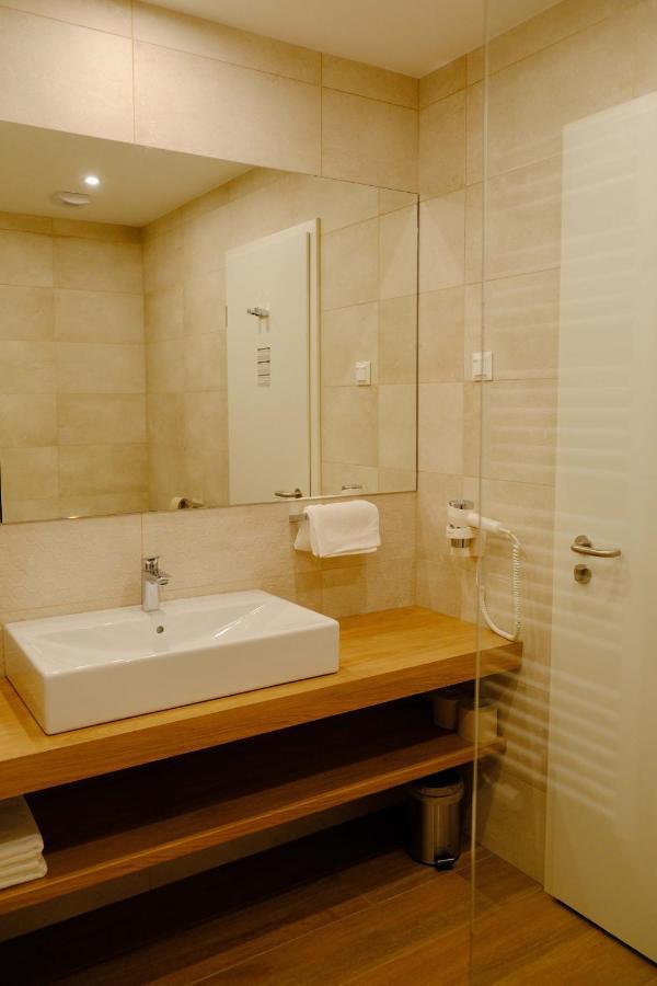 Kiraly Park Hotel 솜버트헤이 외부 사진