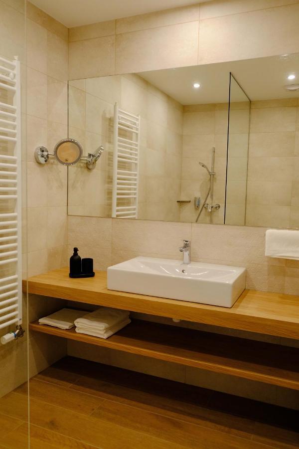 Kiraly Park Hotel 솜버트헤이 외부 사진