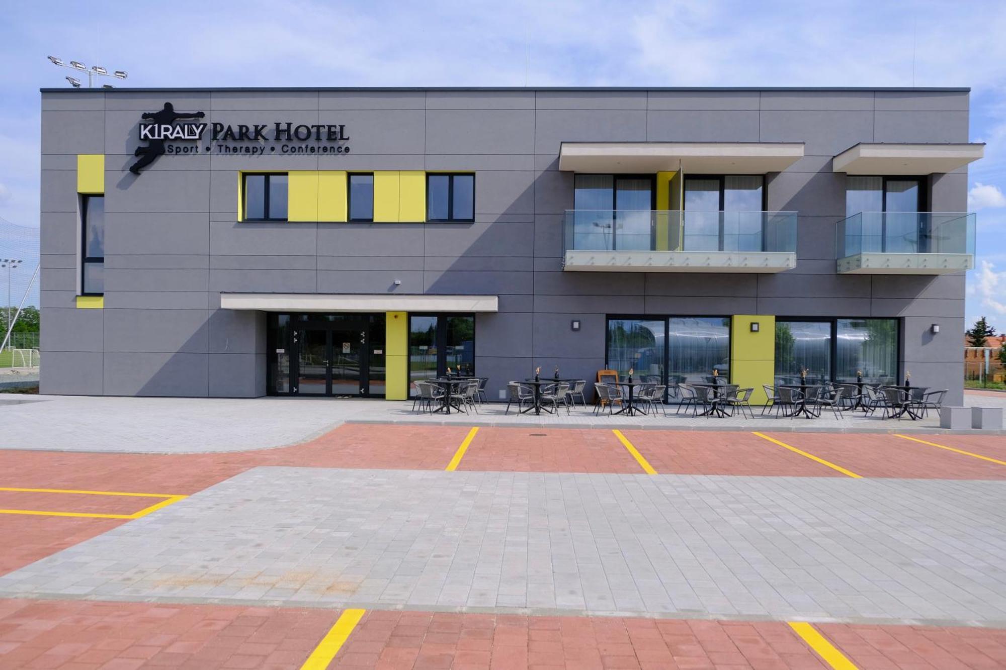Kiraly Park Hotel 솜버트헤이 외부 사진